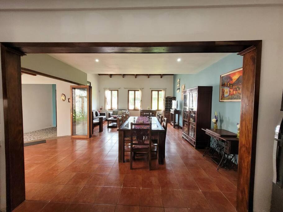 Villa Amplia casa Antigua Guatemala con pérgola y jardín Extérieur photo